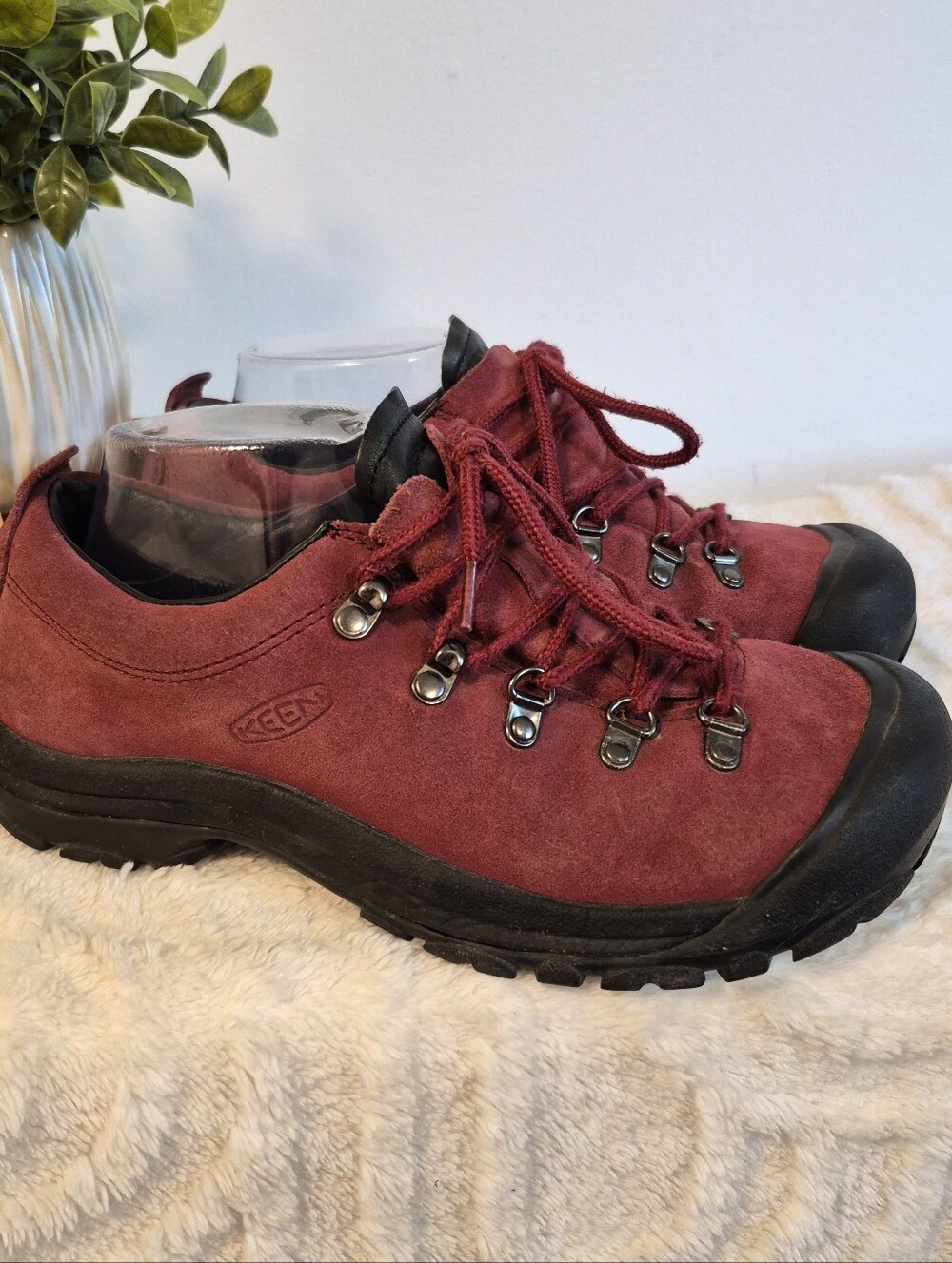 Keen Burgundy Red Suede Leather Hiking Trail Shoes XT0705 Lace Up Women's Size 9
